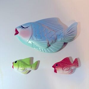 VINTAGE MID CENTURY SET OF THREE CHALKWARE FISH BATHROOM WALL PLAQUE ART MCM